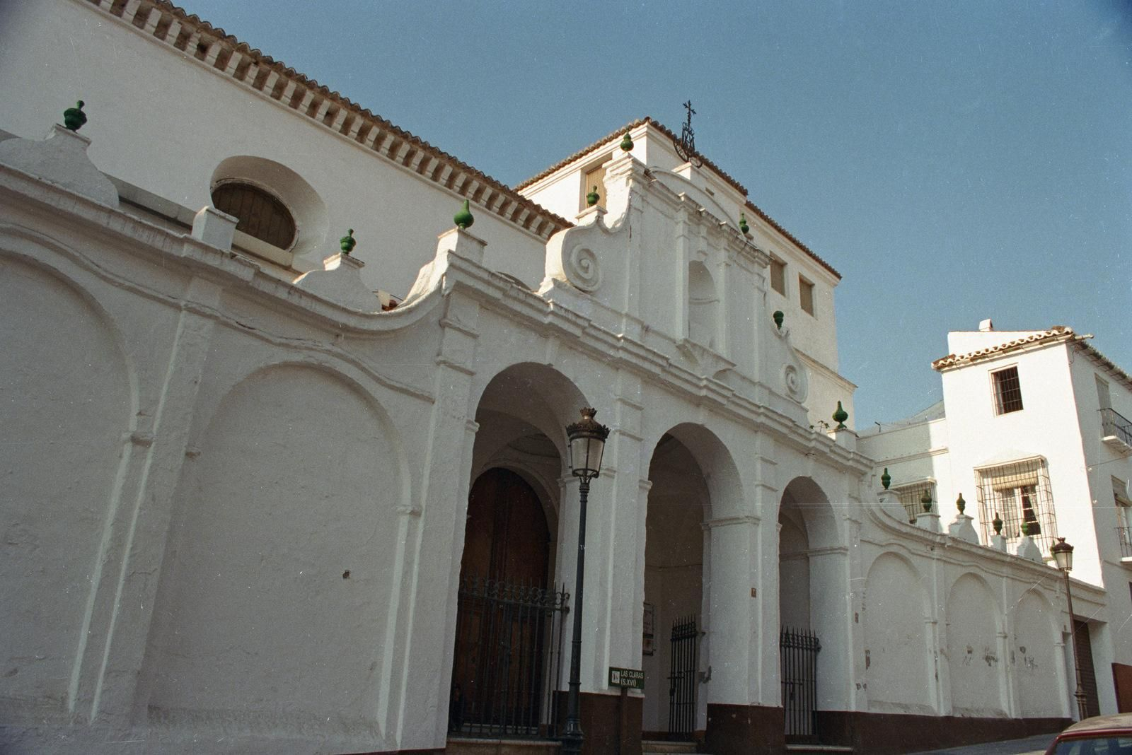 Fachada del convento conocido como Las Claras.