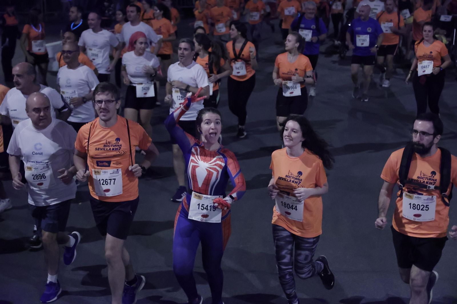 Búscate en la Carrera Nocturna de Sevilla (8)