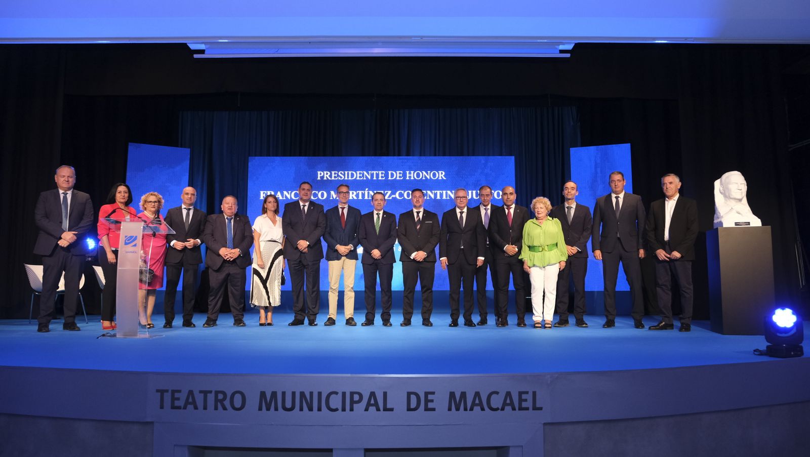 Imágenes del reconocimiento  como Presidente de Honor de la Asociación de Empresarios del Mármol, Francisco Martínez Cosentino