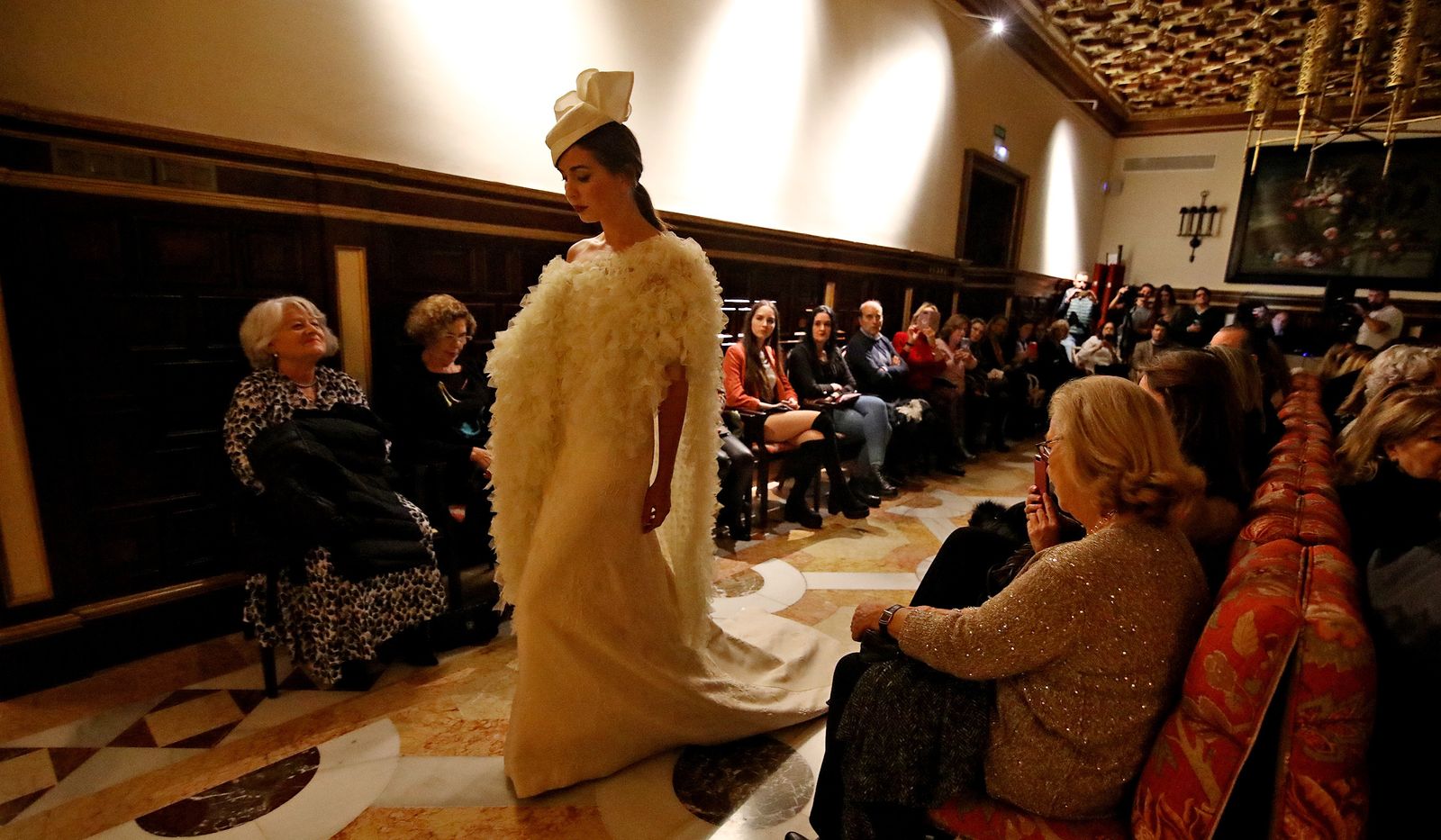 Ángeles Verano presenta su nueva colección en el 'Hotel Casa Palacio María Luisa'