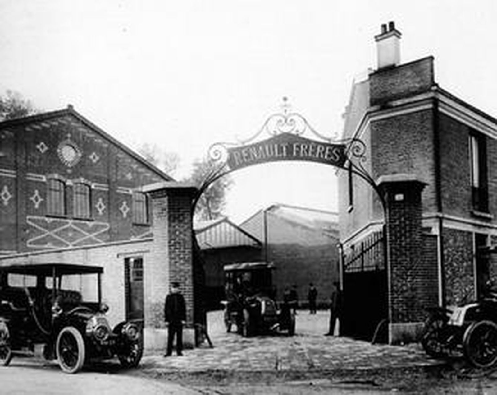 Los tres hermanos Renault: Marcel, Louise y Fernand.