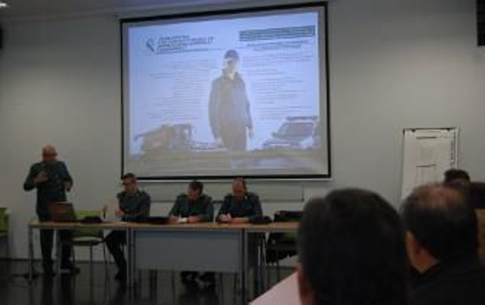 El nuevo grupo Roca de la Guardia Civil explica su funciones en la zona rural