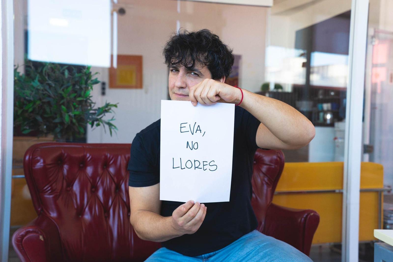 Con esta imagen Fran Perea ha compartido el anuncio de su nueva canción.