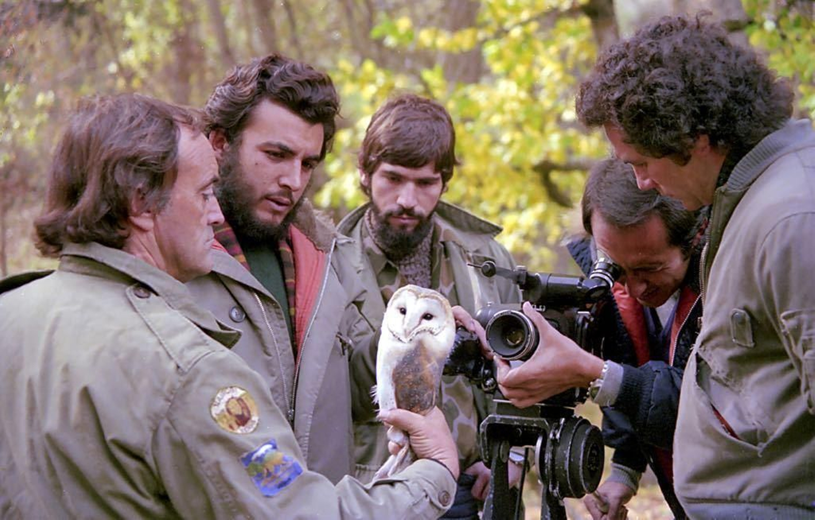 Un joven Juan Lebrón, de frente, junto a Félix Rodriguez de la Fuente en 1978.