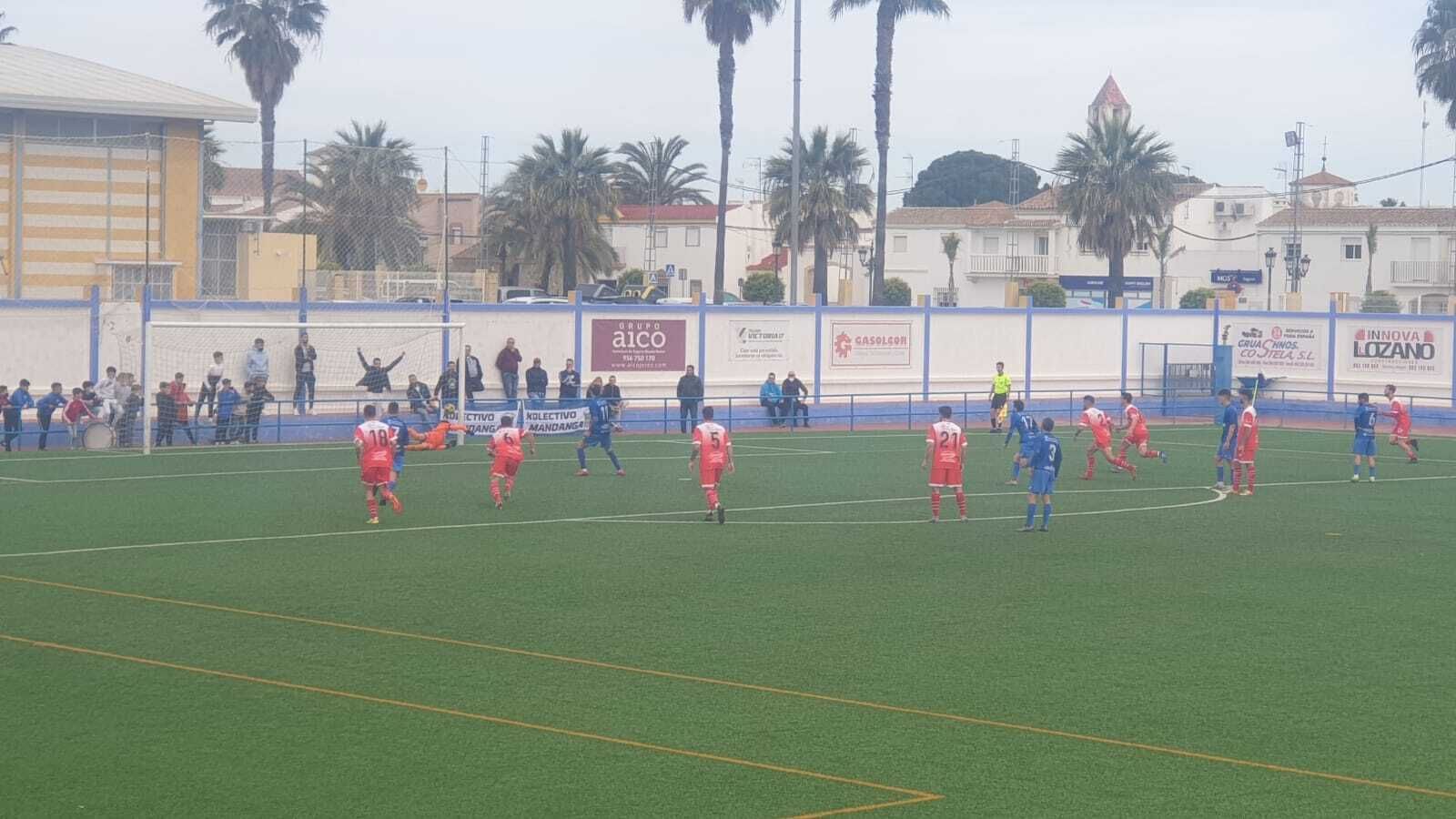 Elías anotó de penalti el tanto del Guadalcacín ante La Palma.