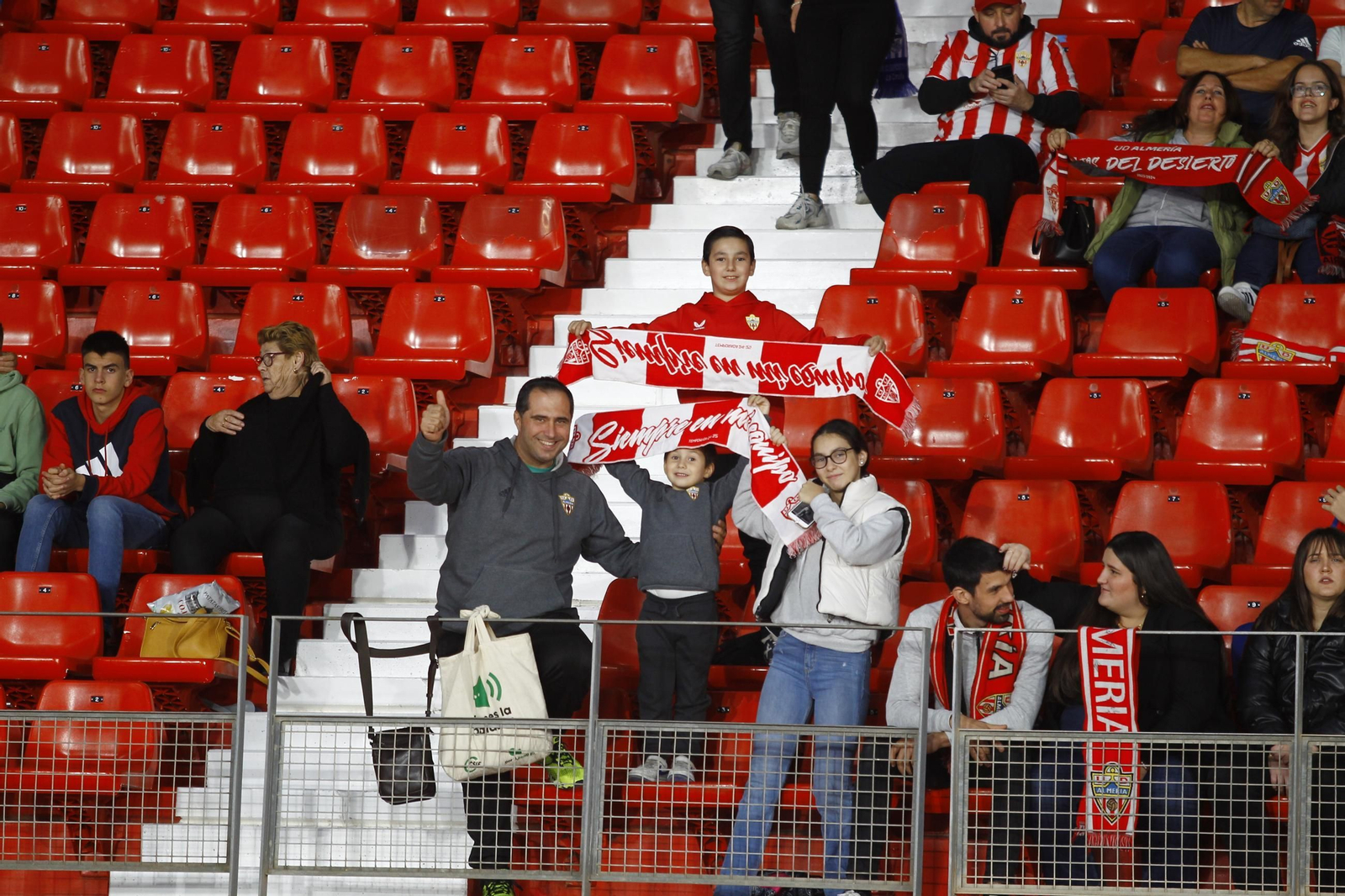 Búscate en las fotos de público del partido U.D. Almería-Deportivo de La Coruña