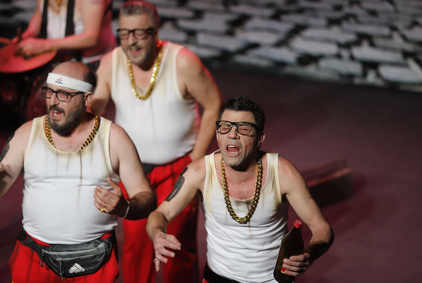 Imágenes de la actuación de la murga de Huelva Los Yoyas en el Carnaval Colombino