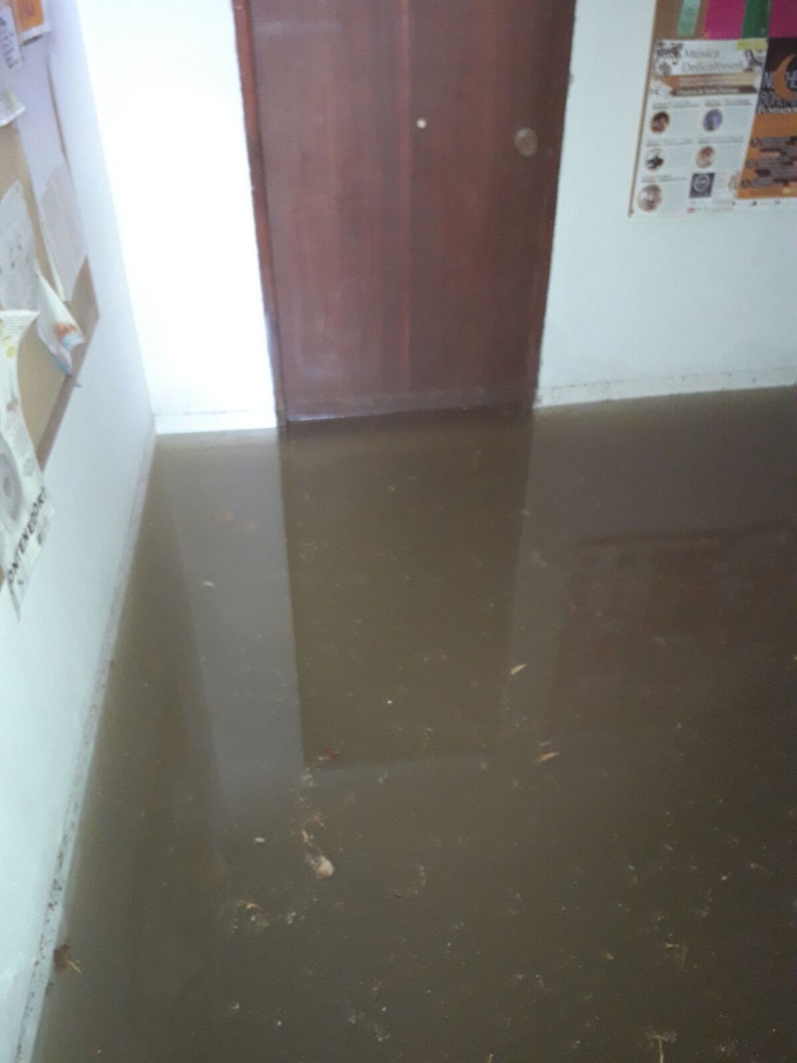 Inundación en el local de la Asociación de Vecinos de San Benito.