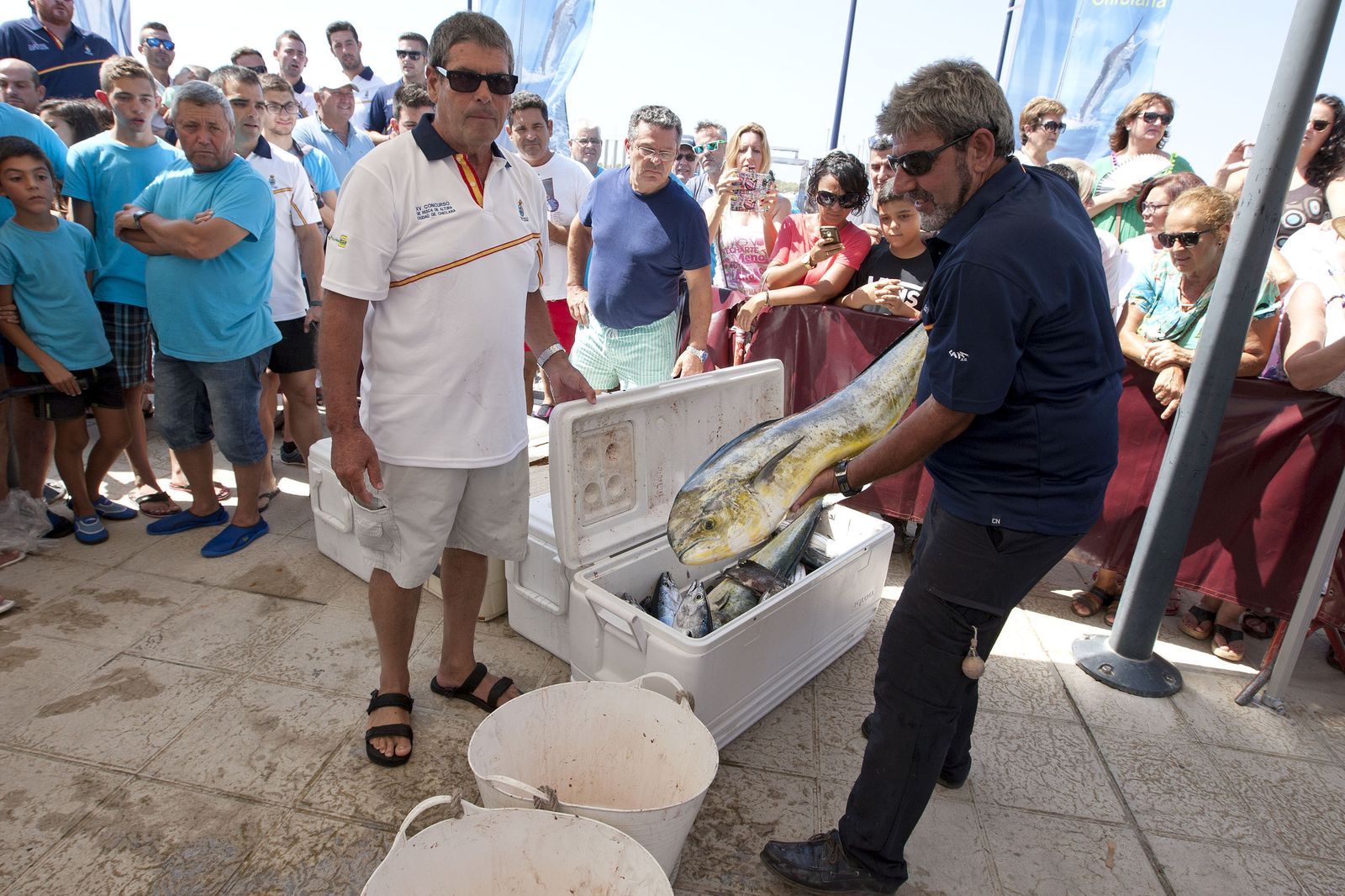 Pesaje y venta de las capturas del concurso, en una edición anterior.