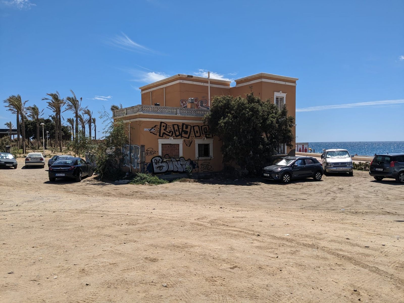 El chalet de La Marina, en el paseo marítimo