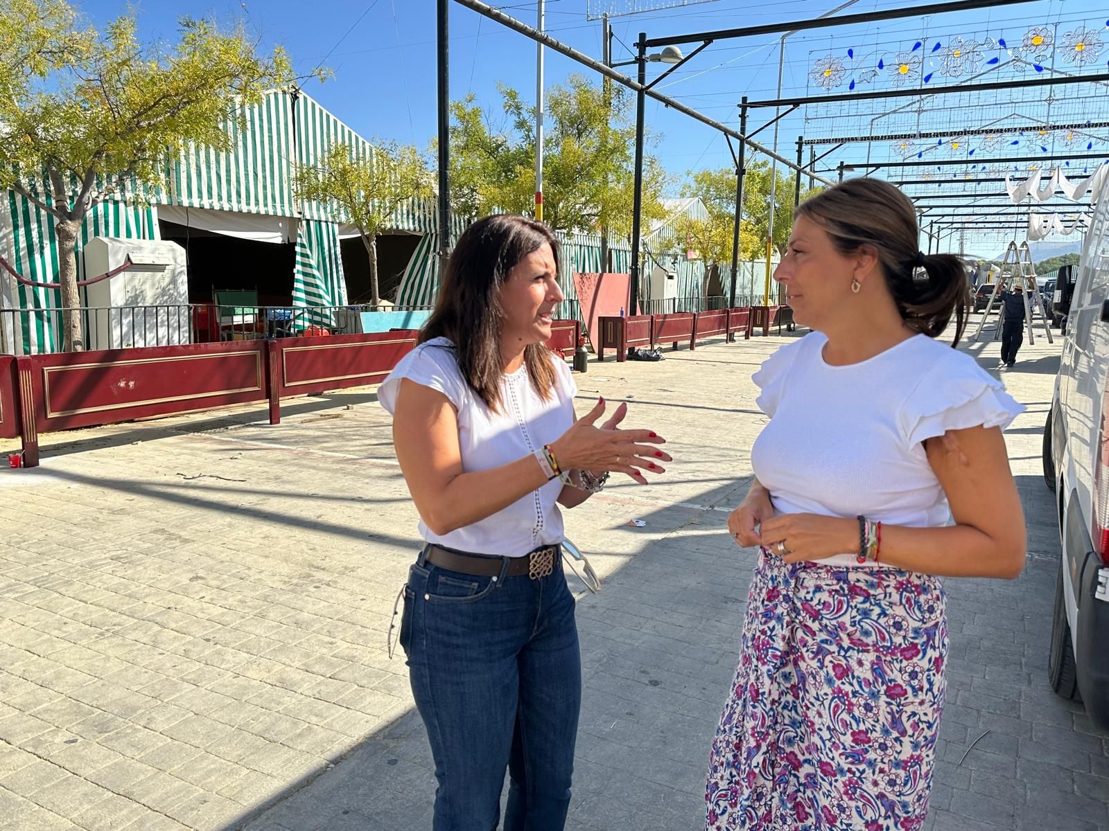 La alcaldesa de Ronda junto a la delegada municipal de Fiestas visitaron el Real.