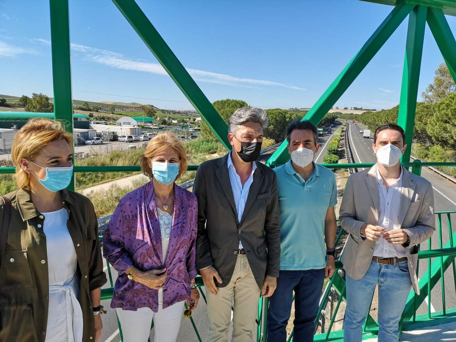 Los representantes del PP local con el portavoz de Transportes en el Congreso, Andrés Lorite.
