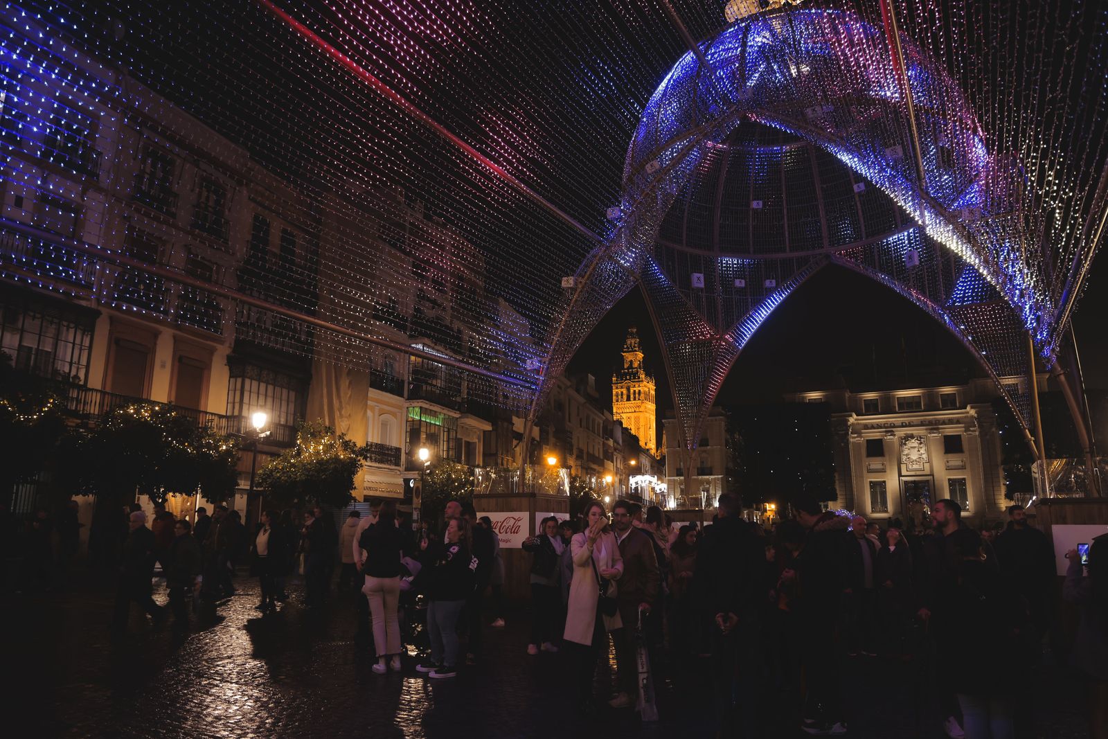 La catedral de luces de Sevilla, en imágenes