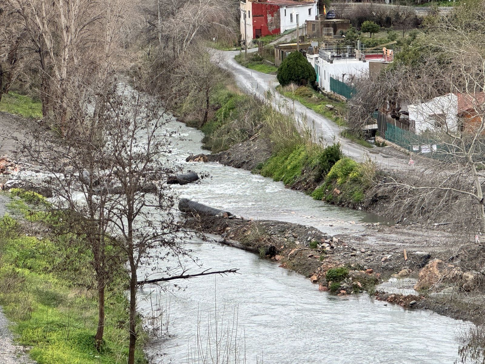 Crecida del río Guadalfeo a su paso por Vélez de Benaudalla