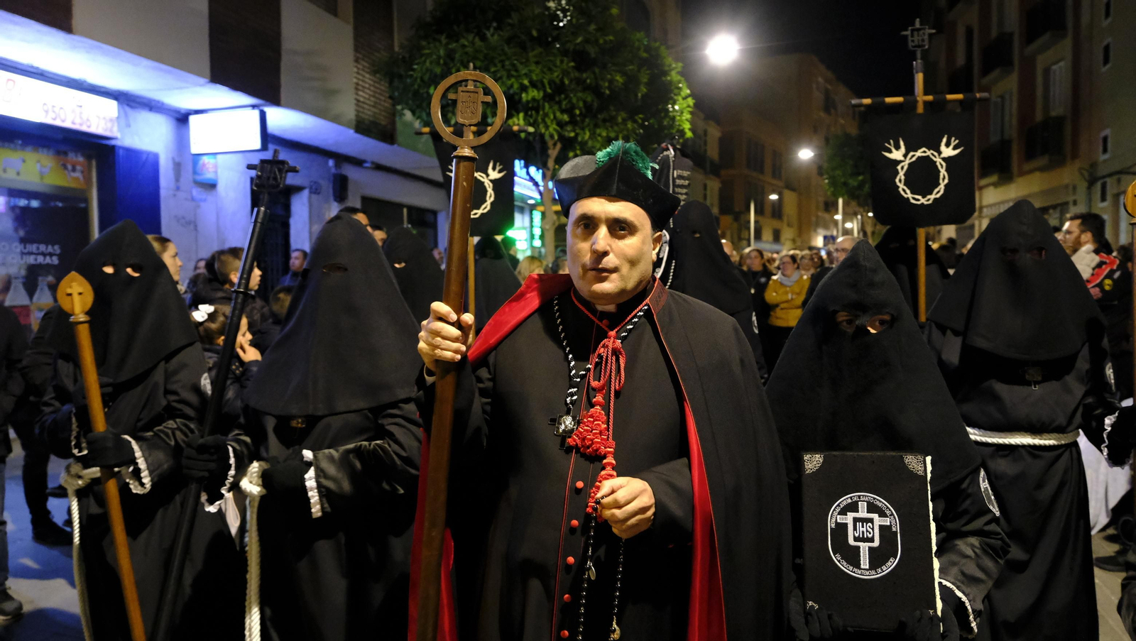 Las mejores imágenes de la Procesión del Perdón, en la noche del Martes Santo en Almería