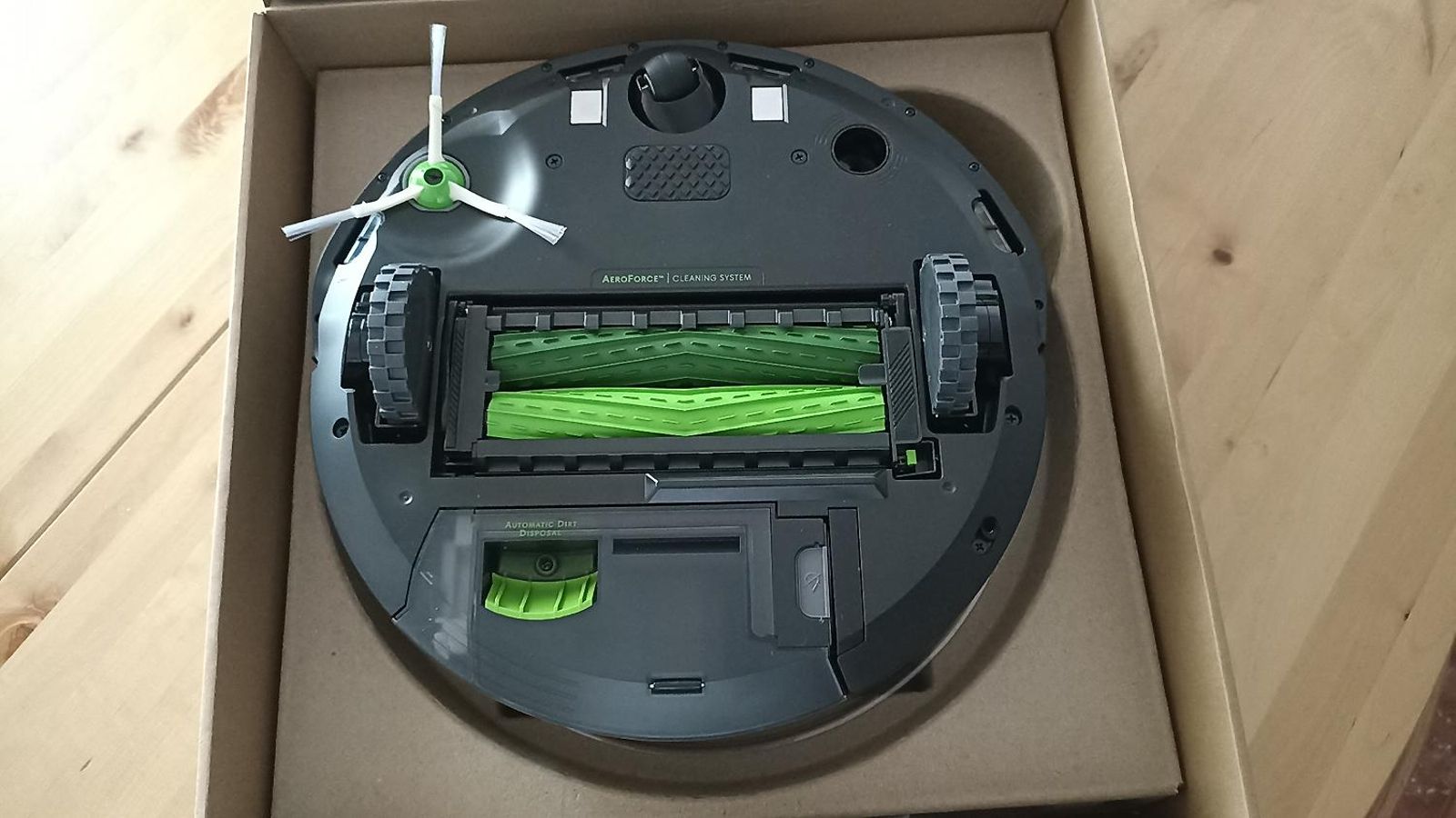 Cepillos en la parte inferior del robot aspirador Roomba i3+