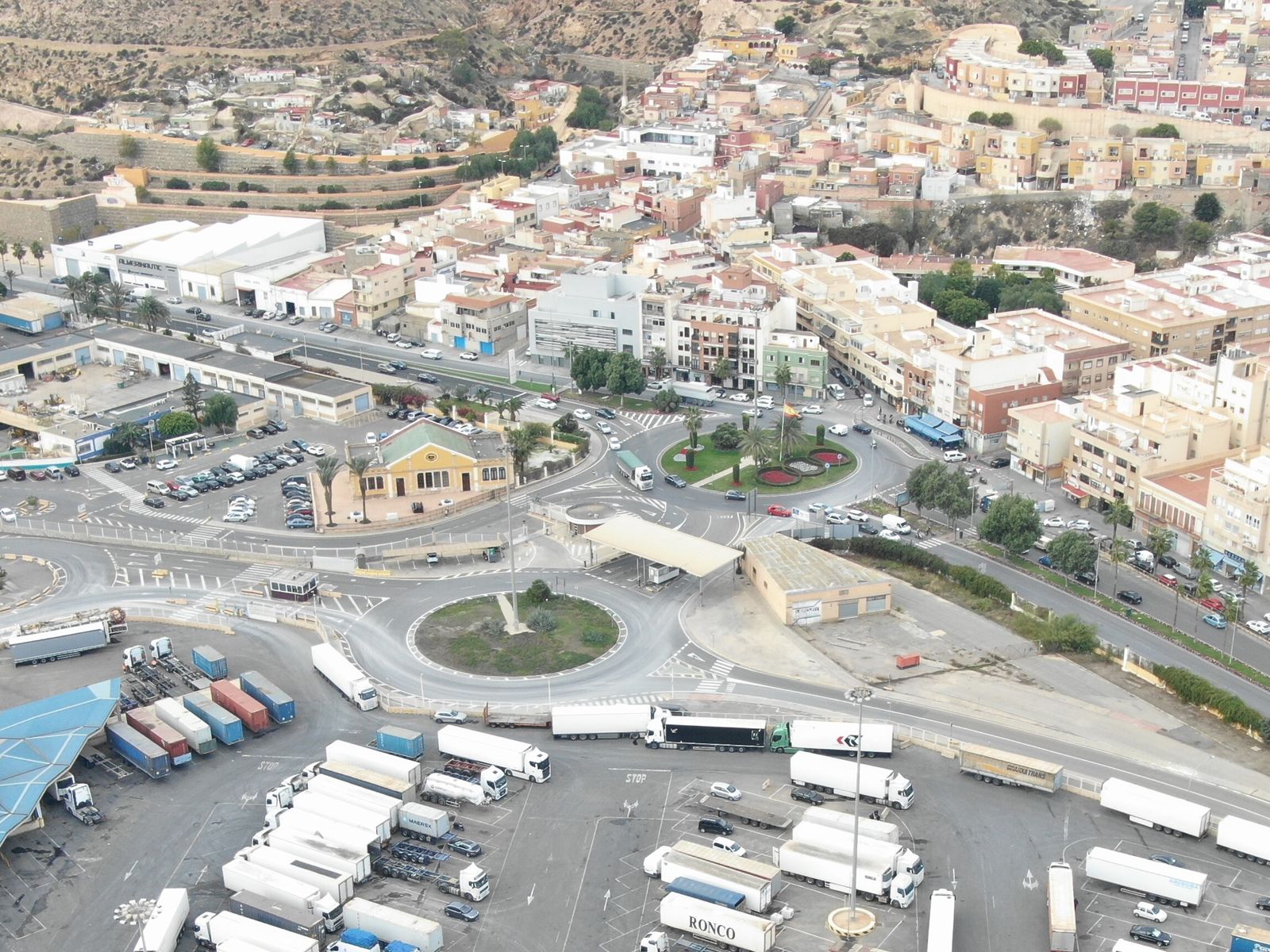Acceso actual al puerto de Almería por la rotonda de Pescadería
