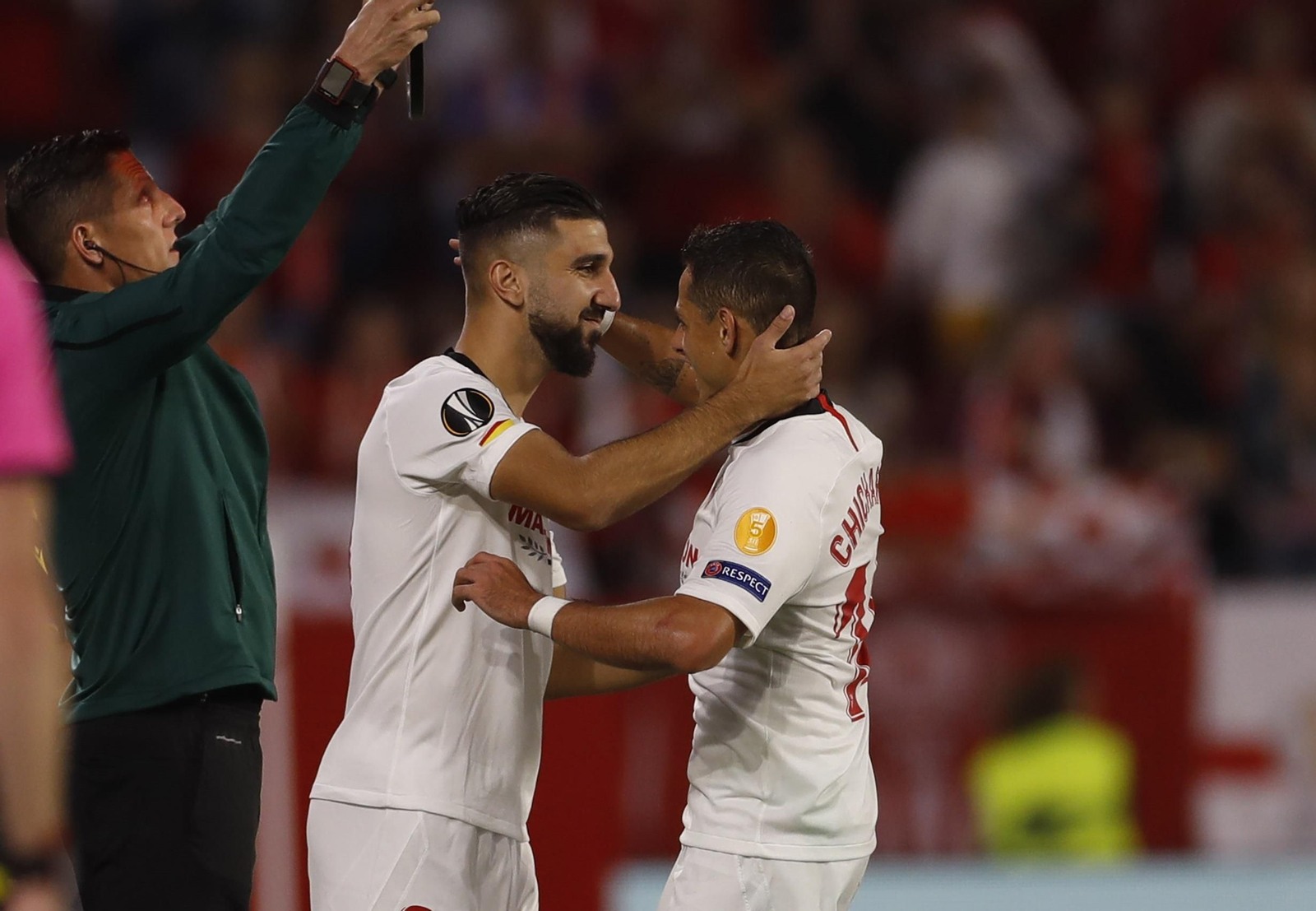 Dabbur, en el momento de sustituir a Chicharito ante el APOEL.