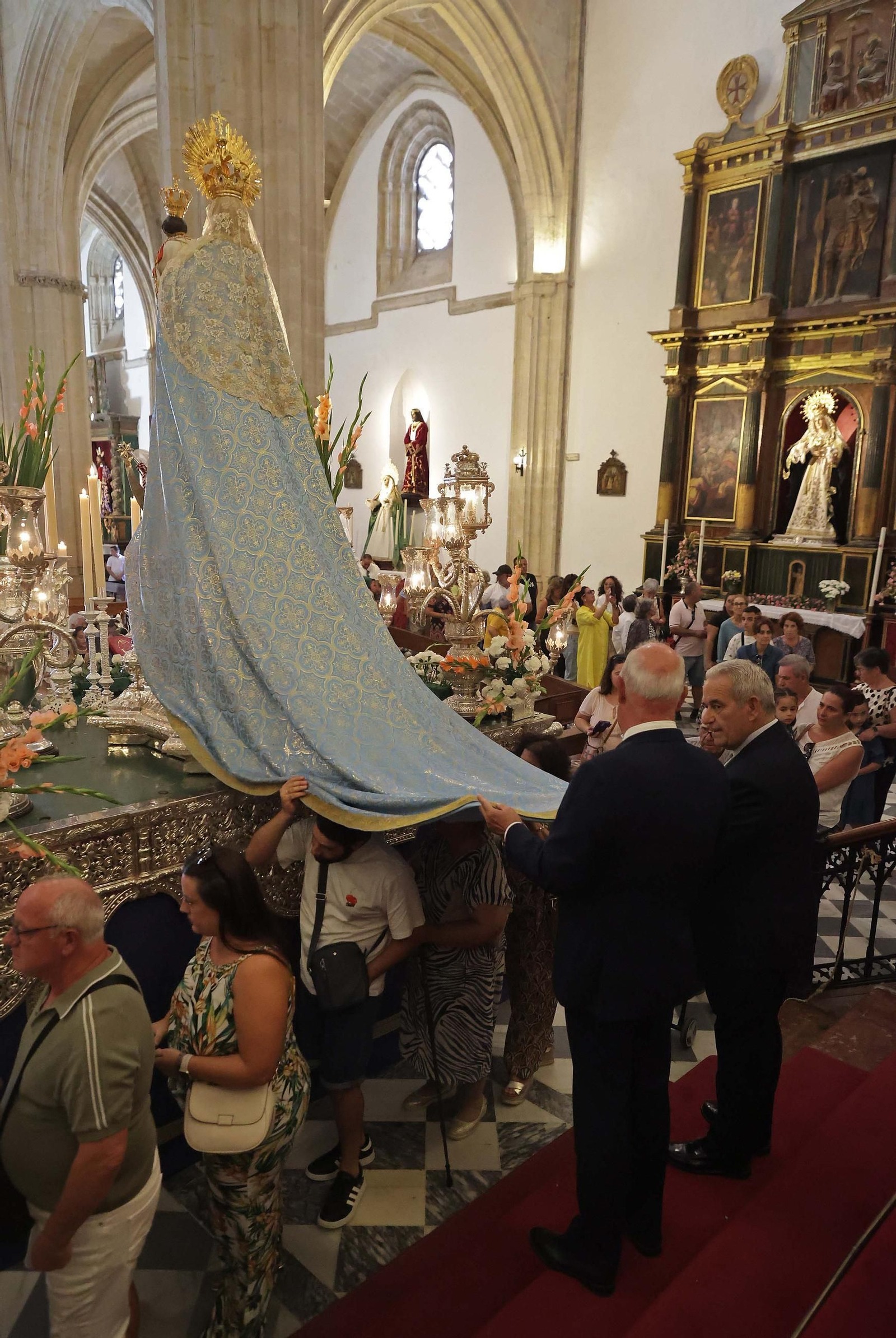 La tradición bajo el manto de la Virgen de la Luz de Tarifa, en imágenes