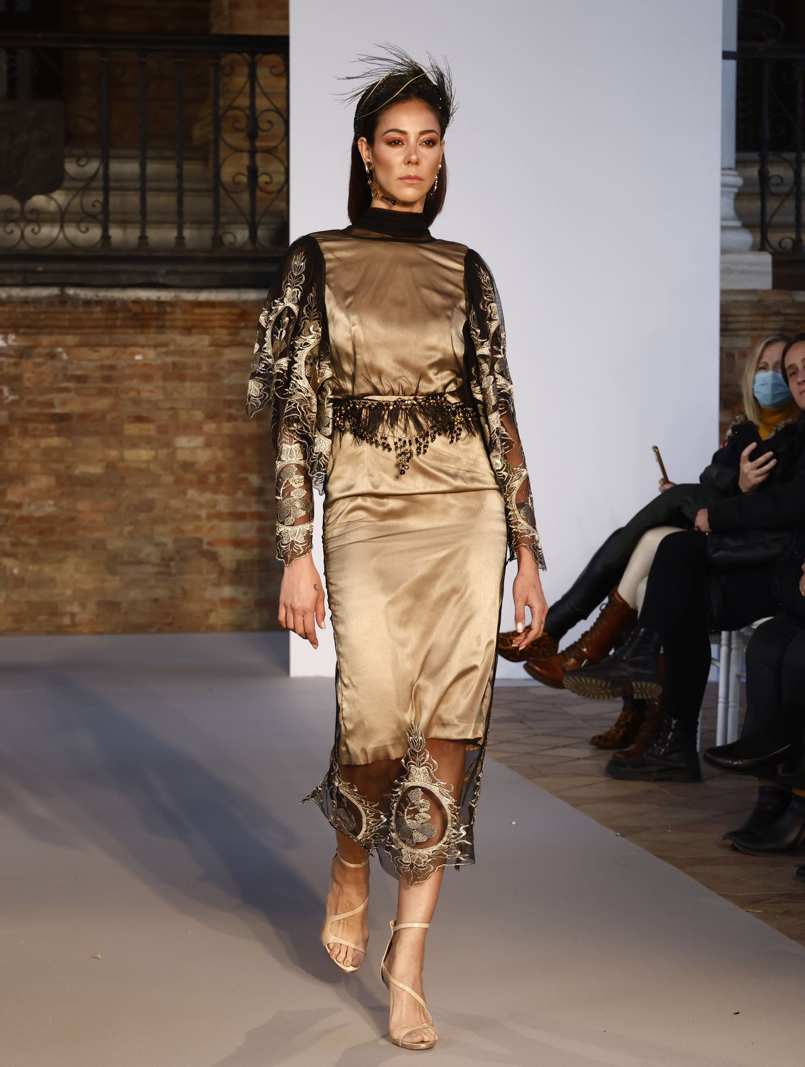 Las tendencias en vestidos de novia e invitada de la pasarela SIQ, en fotos