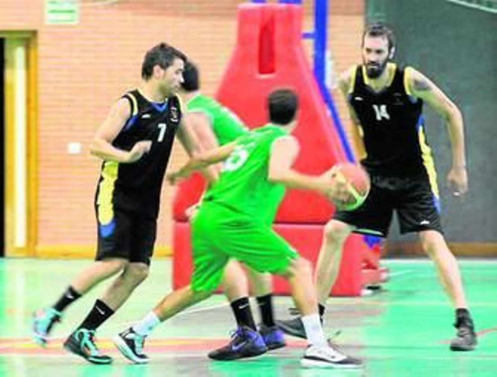 Nacho Romero -derecha-, en un partido con el Enrique Benítez en 2014.