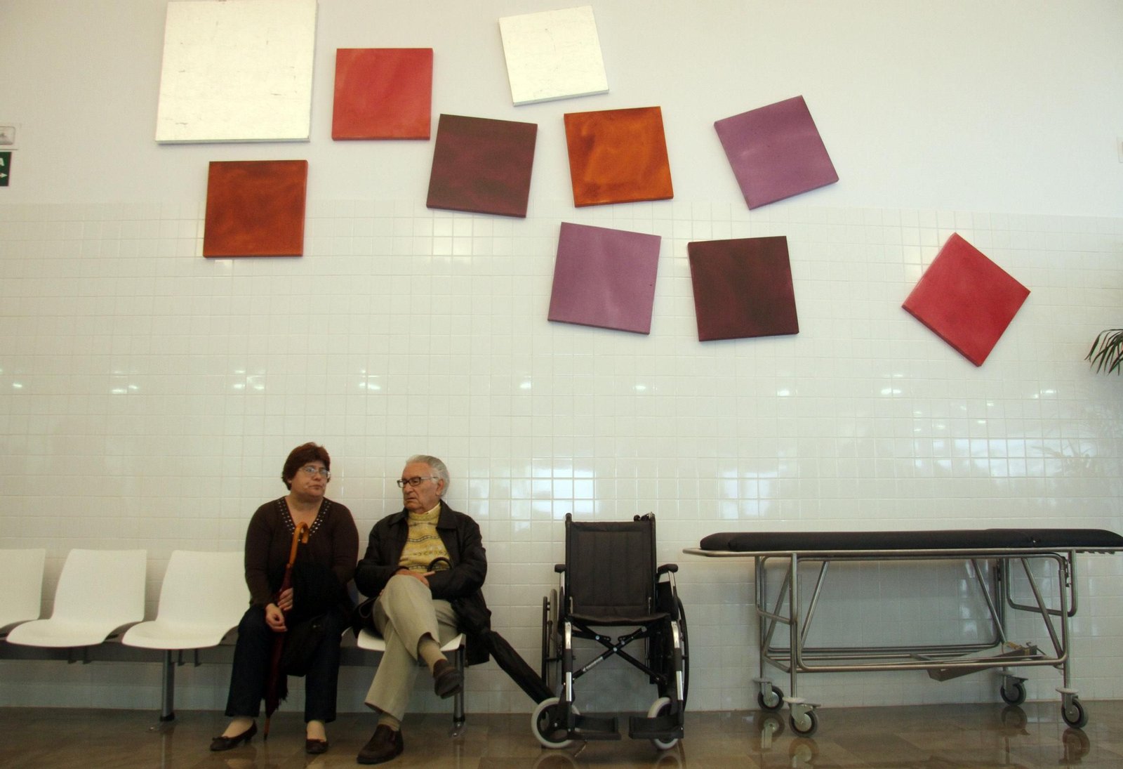 Pacientes en un centro de salud de Málaga en una imagen de archivo.