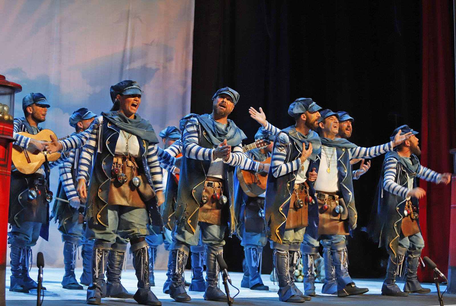 Imágenes de la actuación de la comparsa "Padre nuestro" de Alcalá de Guadaíra en el Carnaval Colombino