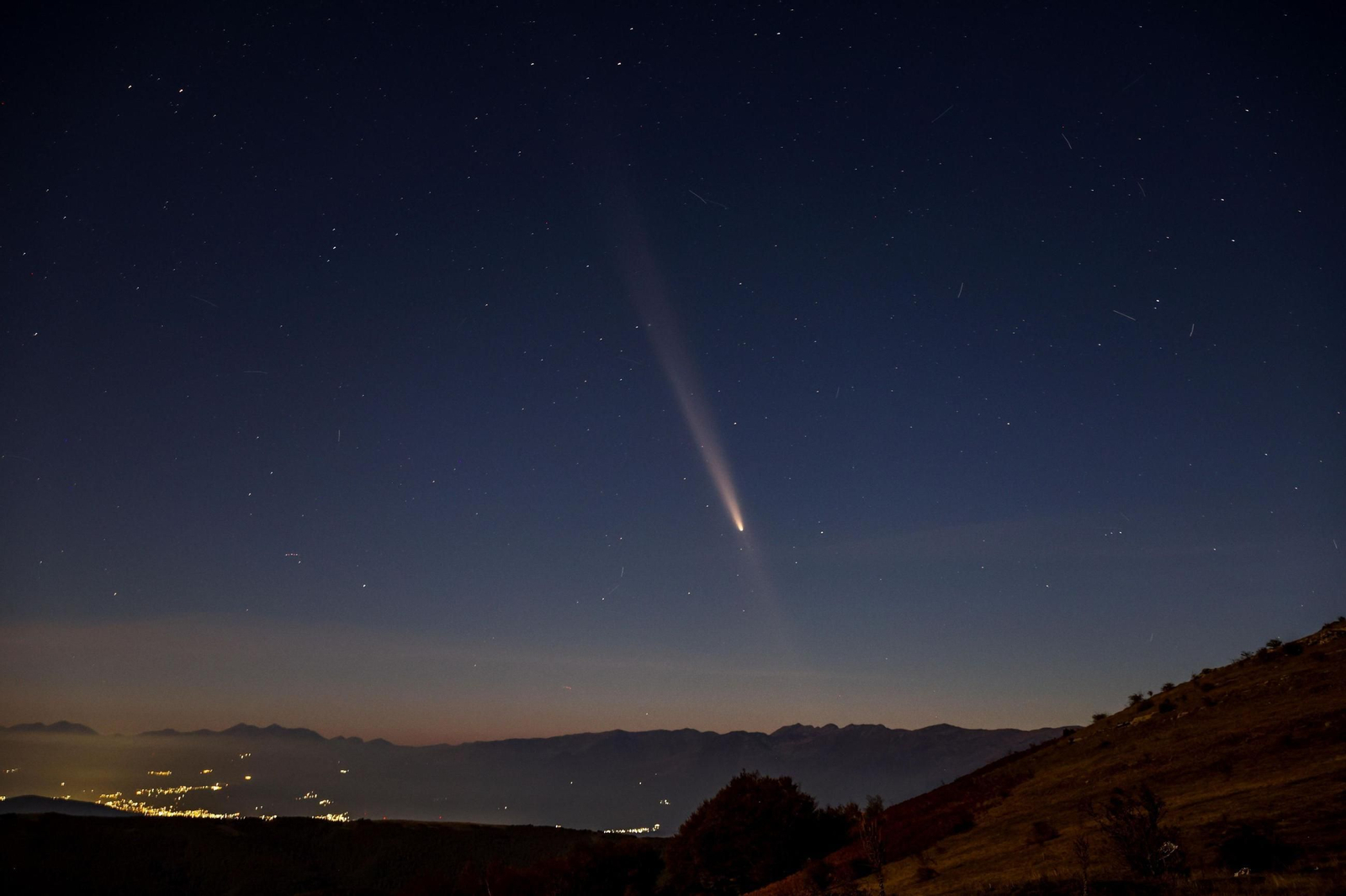 Espectáculo visual: El paso del cometa del siglo a lo largo y ancho del mundo