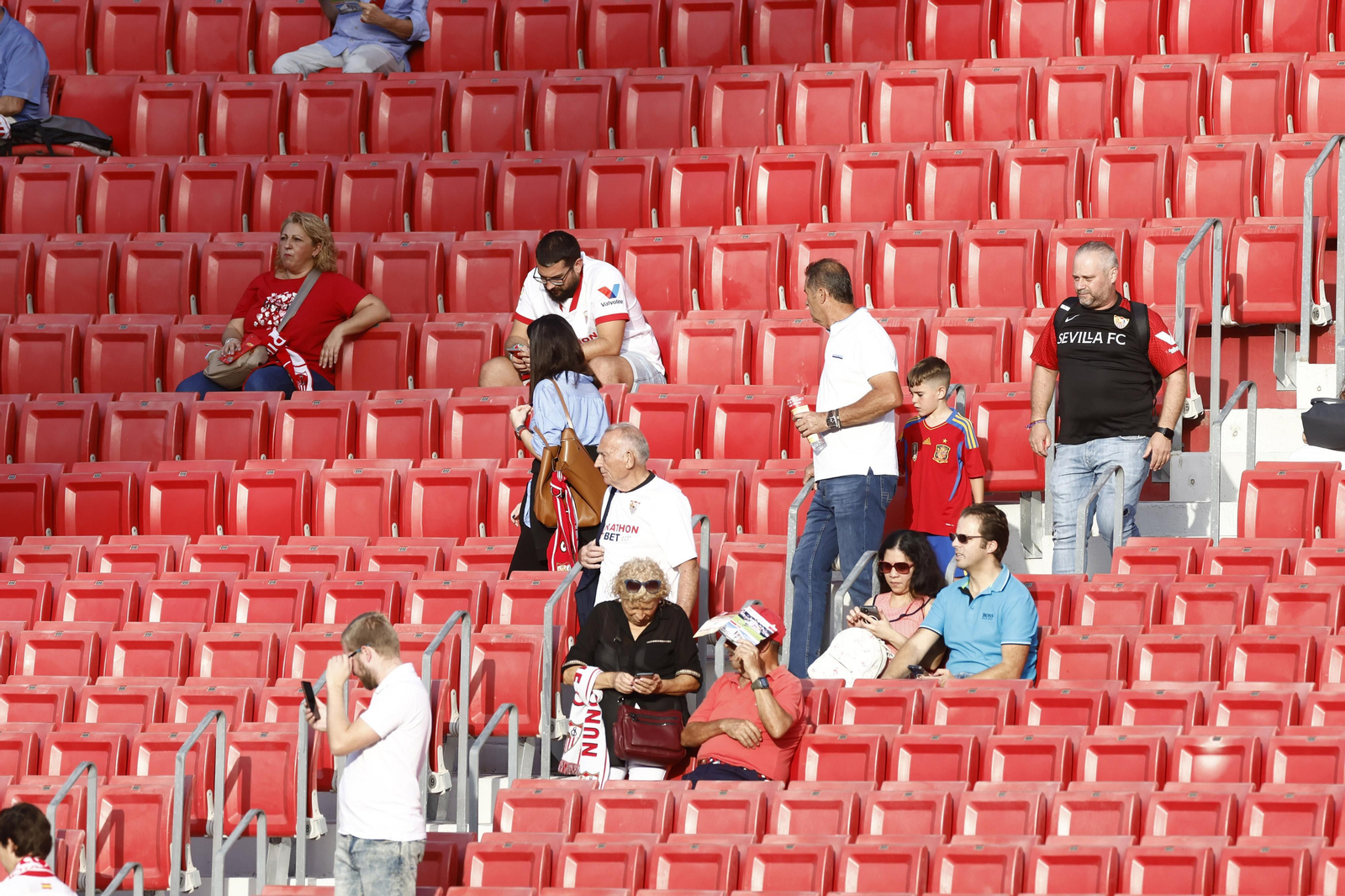 Búscate en las fotos del Sevilla-Valencia