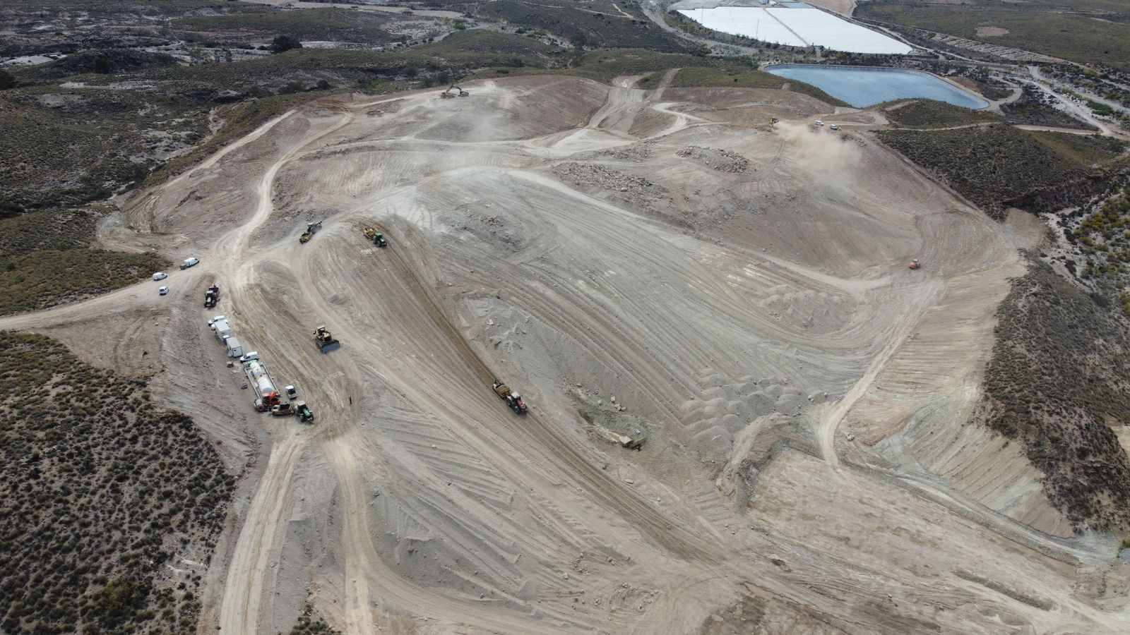 Proceso de construcción de la balsa número ocho.