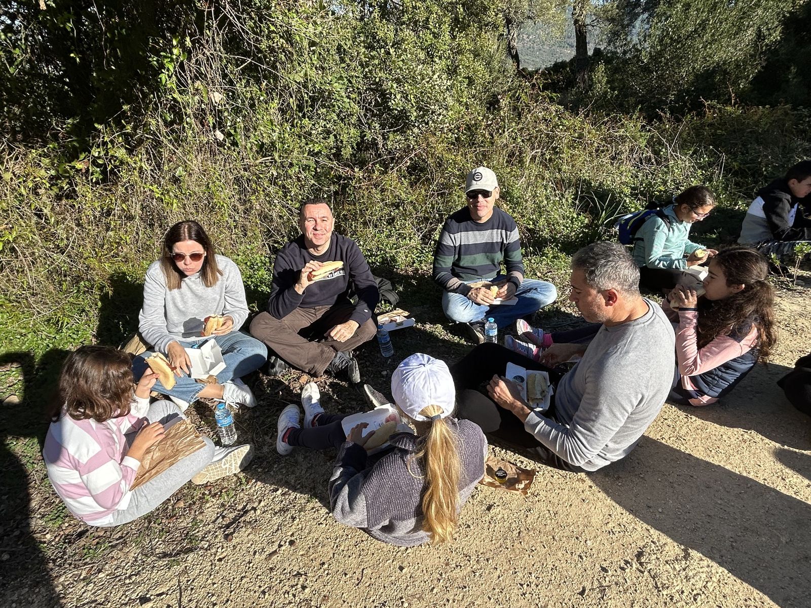 Jornada de reforestación en El Palancar por trabajadores de Acerinox, en imágenes