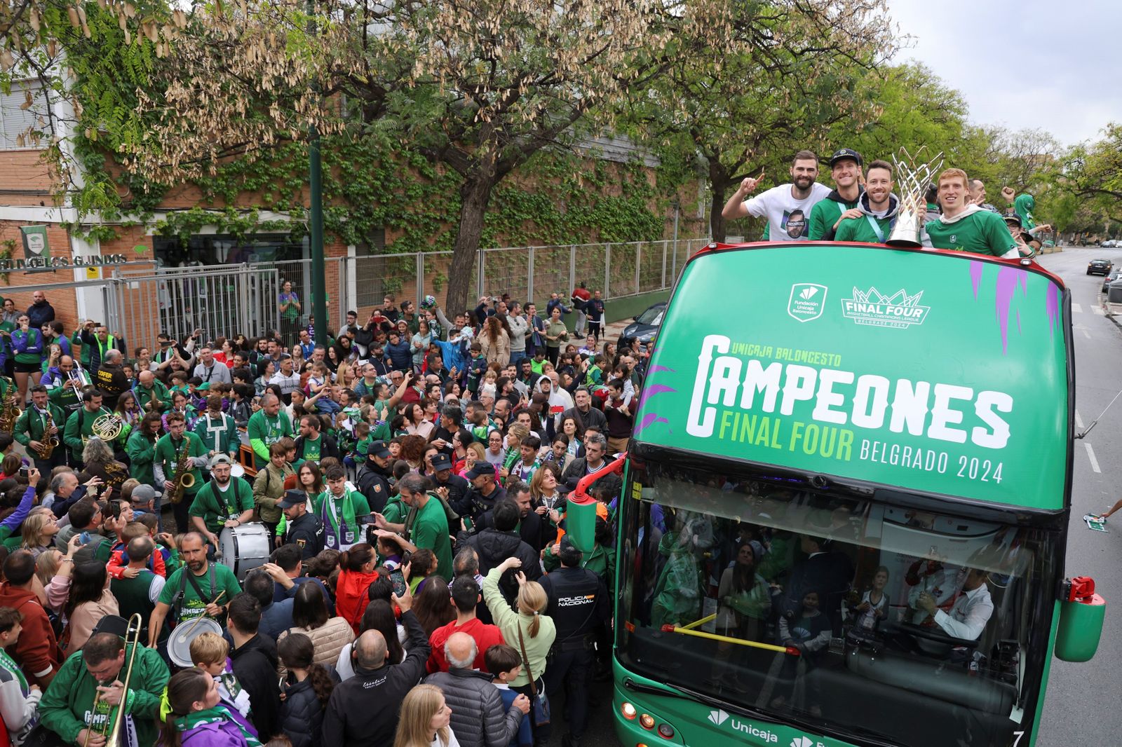 El Unicaja celebra en las calles de Málaga el título de la BCL