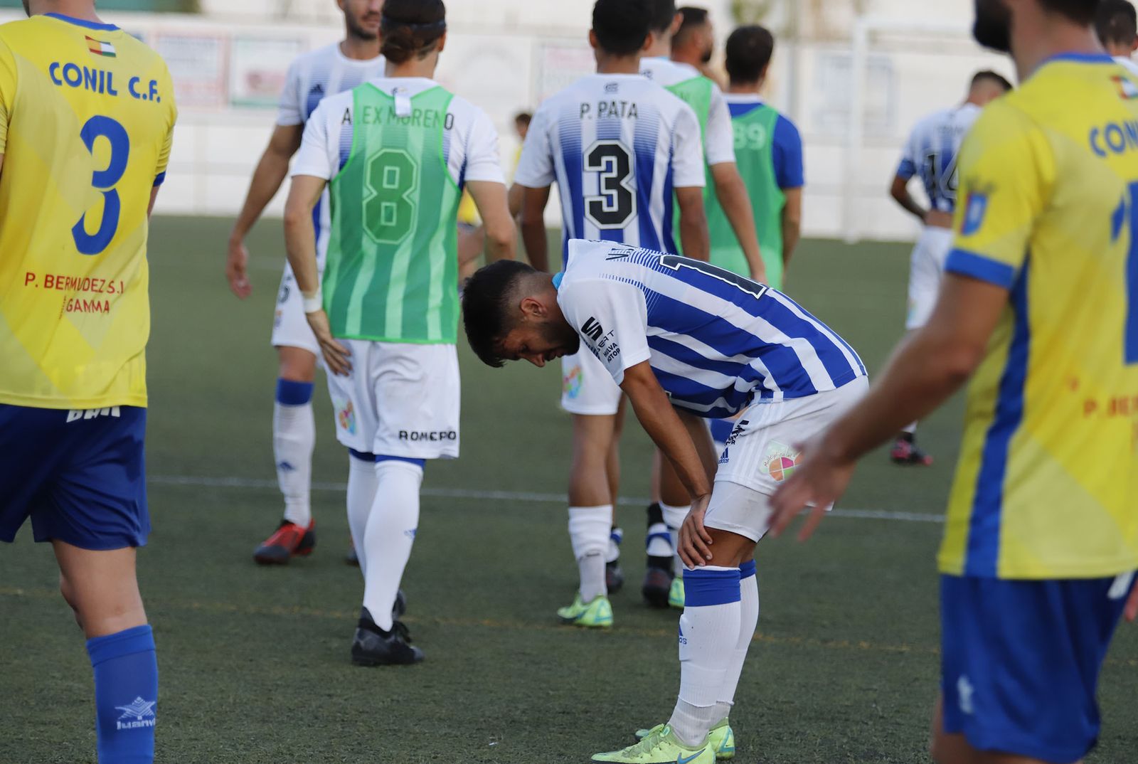 Imágenes del encuentro entre el Conil y el Recreativo de Huelva