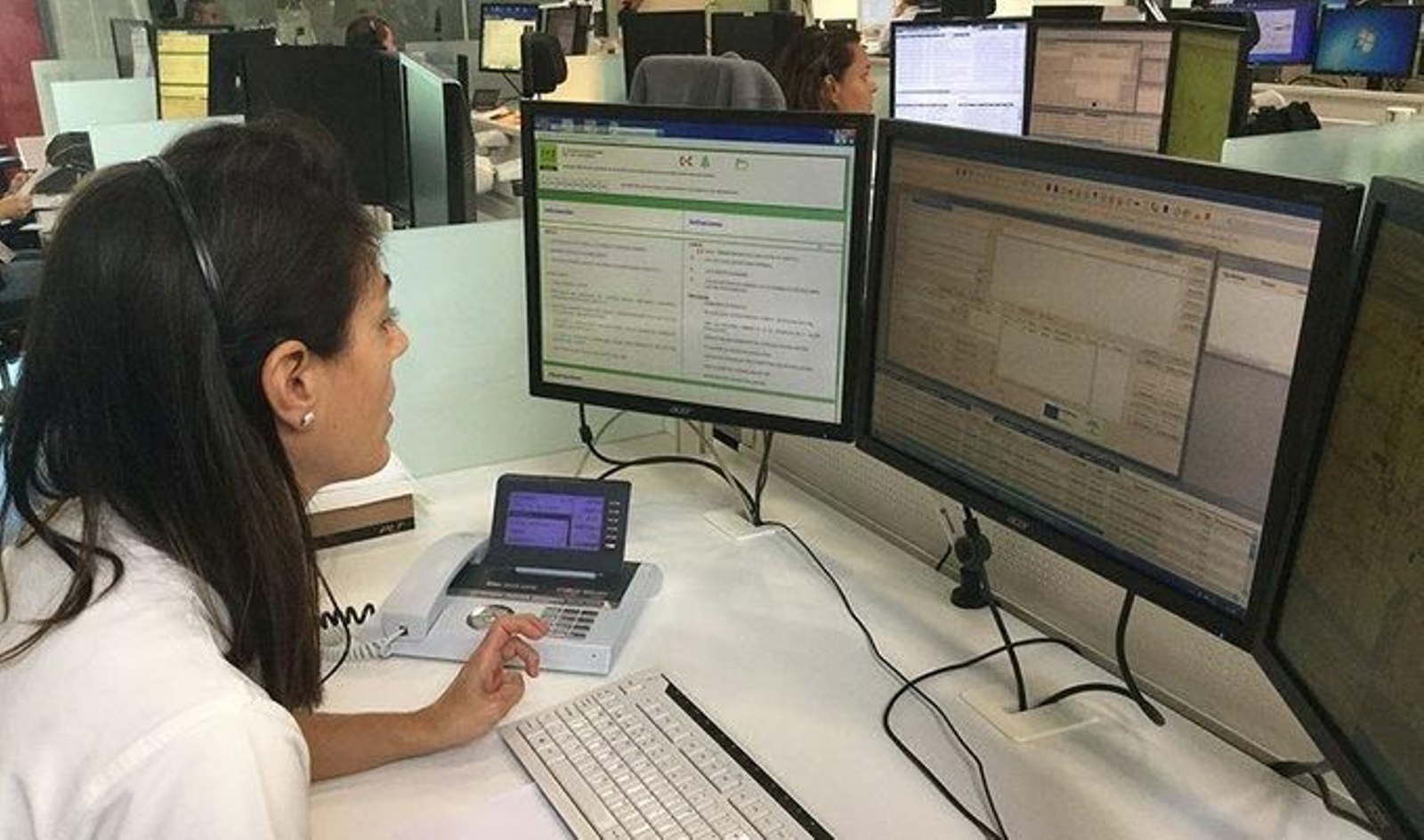 Una operadora del servicio de emergencias del 112