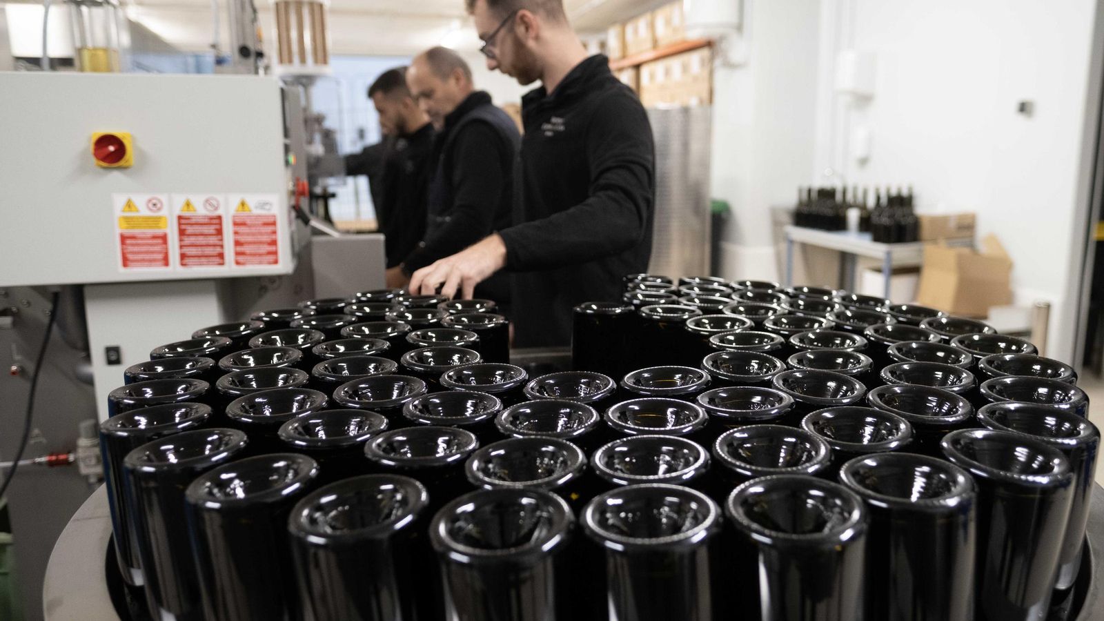 Botellas en la congeladora previo a su degüelle