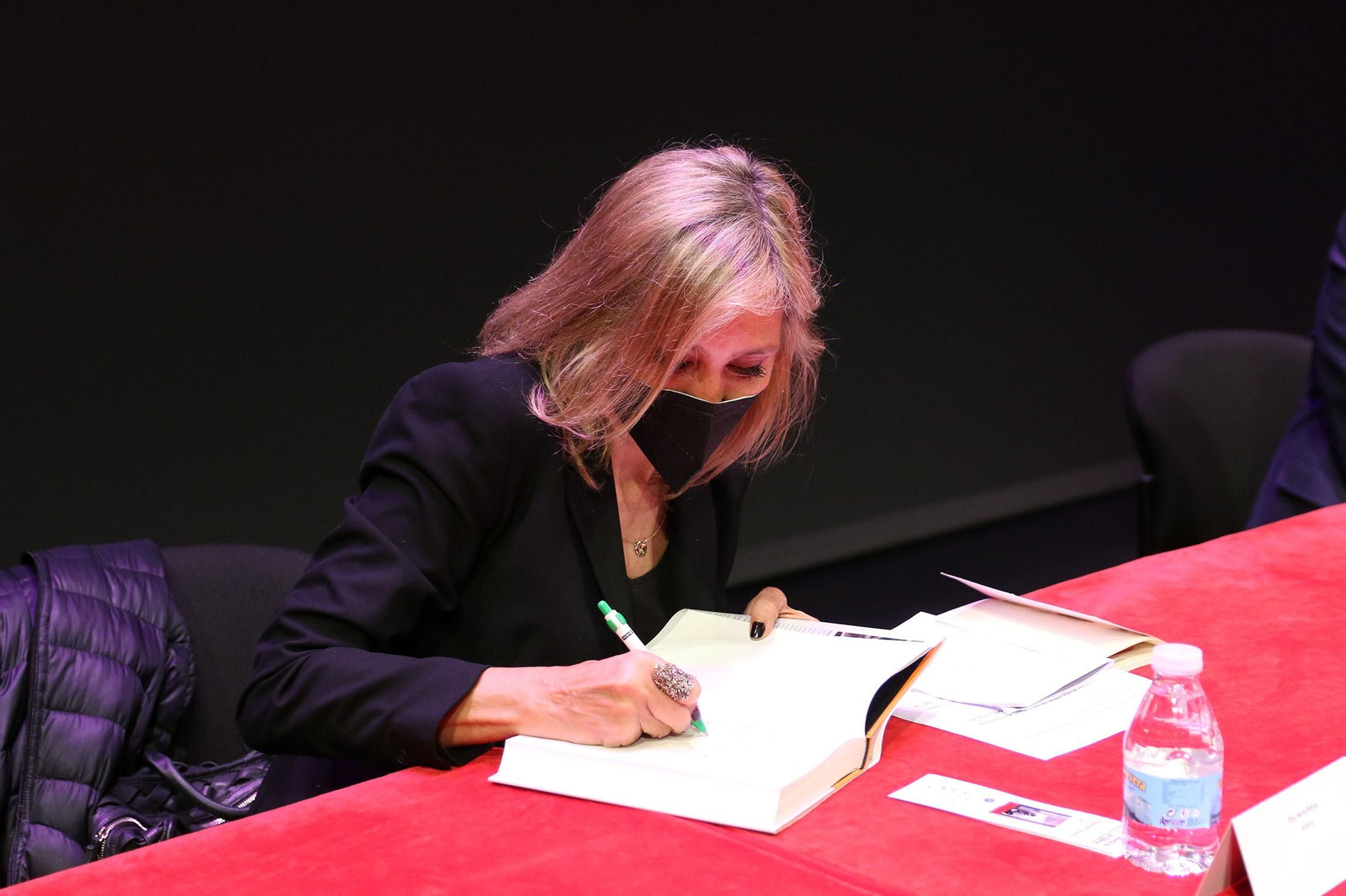 Fotogalería Diario de los Libros, con Marta Robles y su obra 'Pasiones carnales'