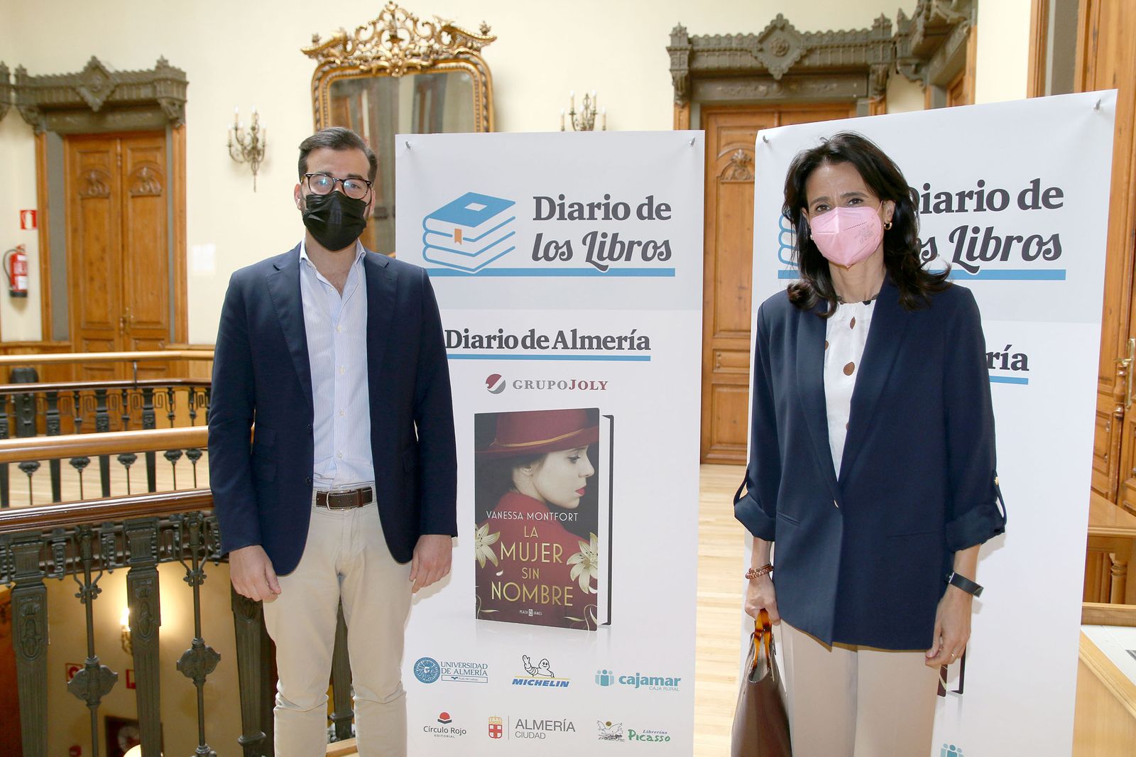 Fotogalería Diario de los Libros, con Vanessa Montfort y su obra 'La mujer sin nombre'