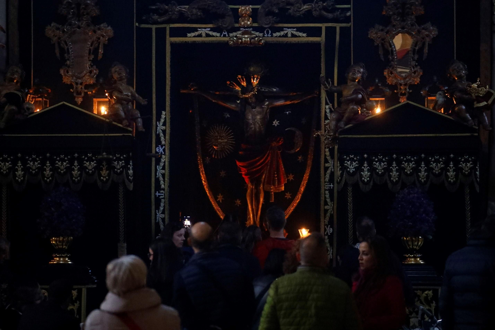 El besapiés al Remedio de Ánimas de San Lorenzo, en imágenes