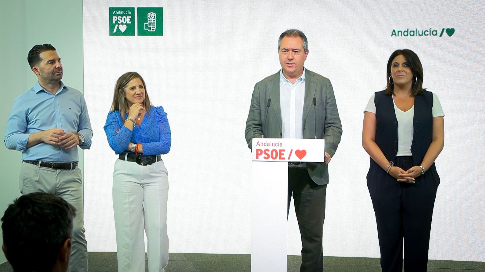 Noel López, Irene García, Juan Espadas y Ángeles Férriz, en la sede del PSOE regional.