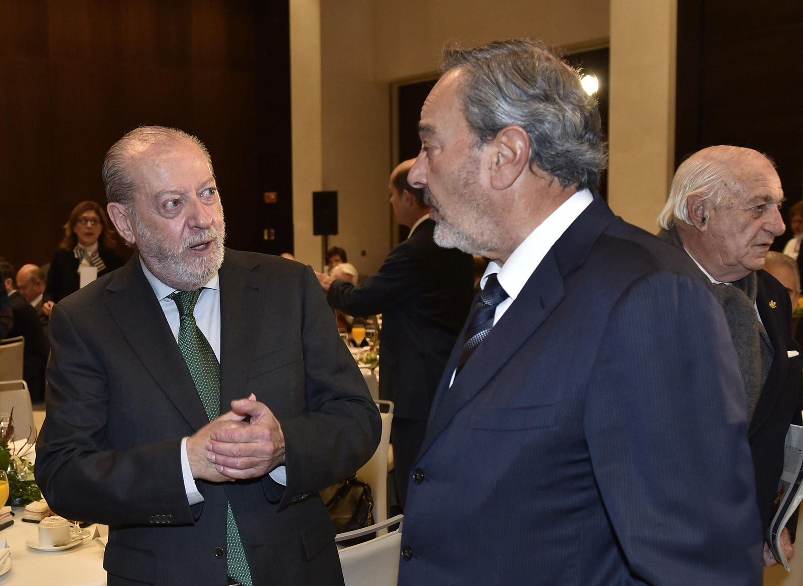 El presidente de la Diputación de Sevilla, Fernando Rodríguez Villalobos,  con Francisco Martín González.