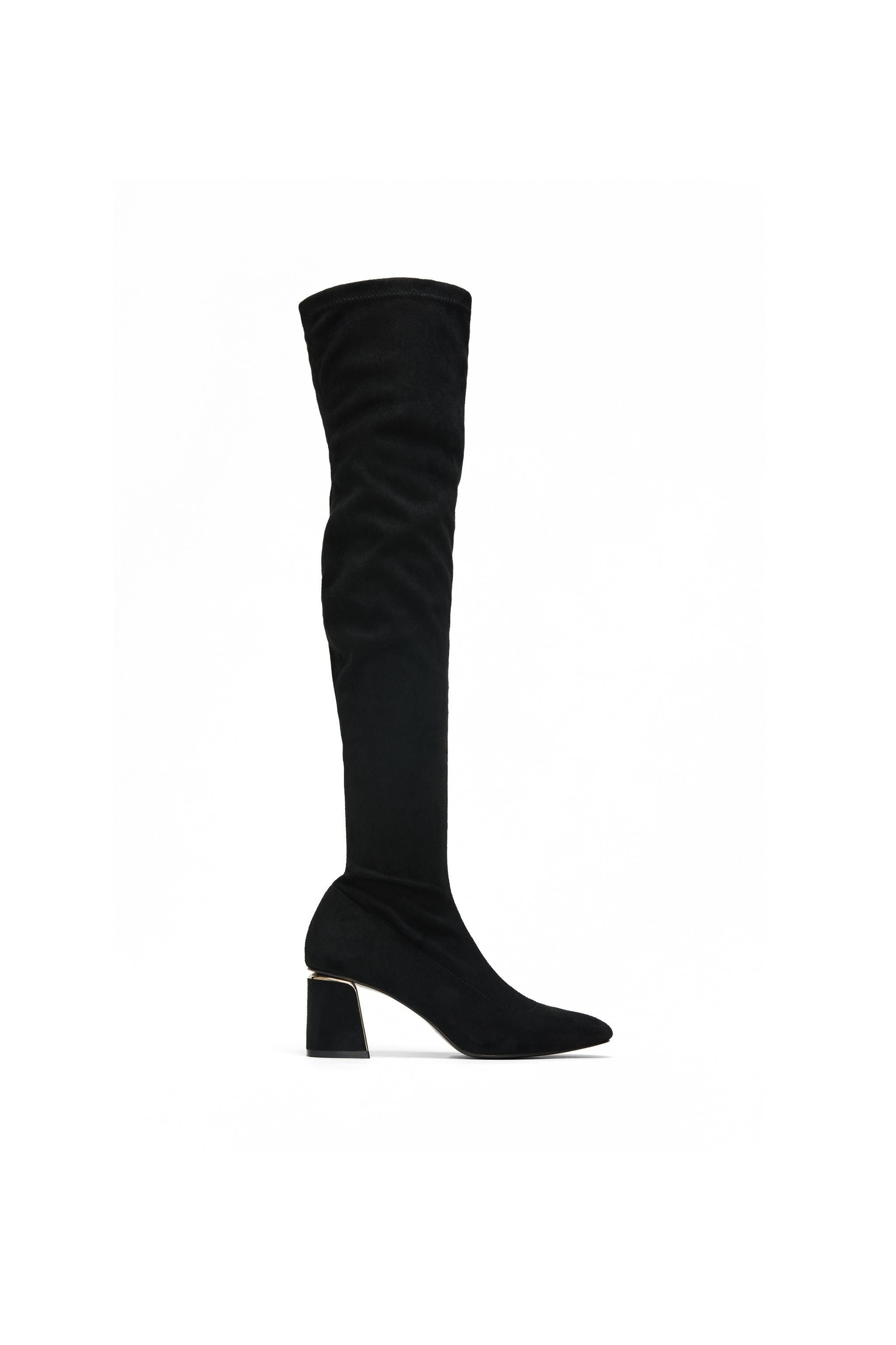 Botas altas: de piel vuelta y tacón alto. De Zara. Los mejores zapatos de tendencia esta temporada