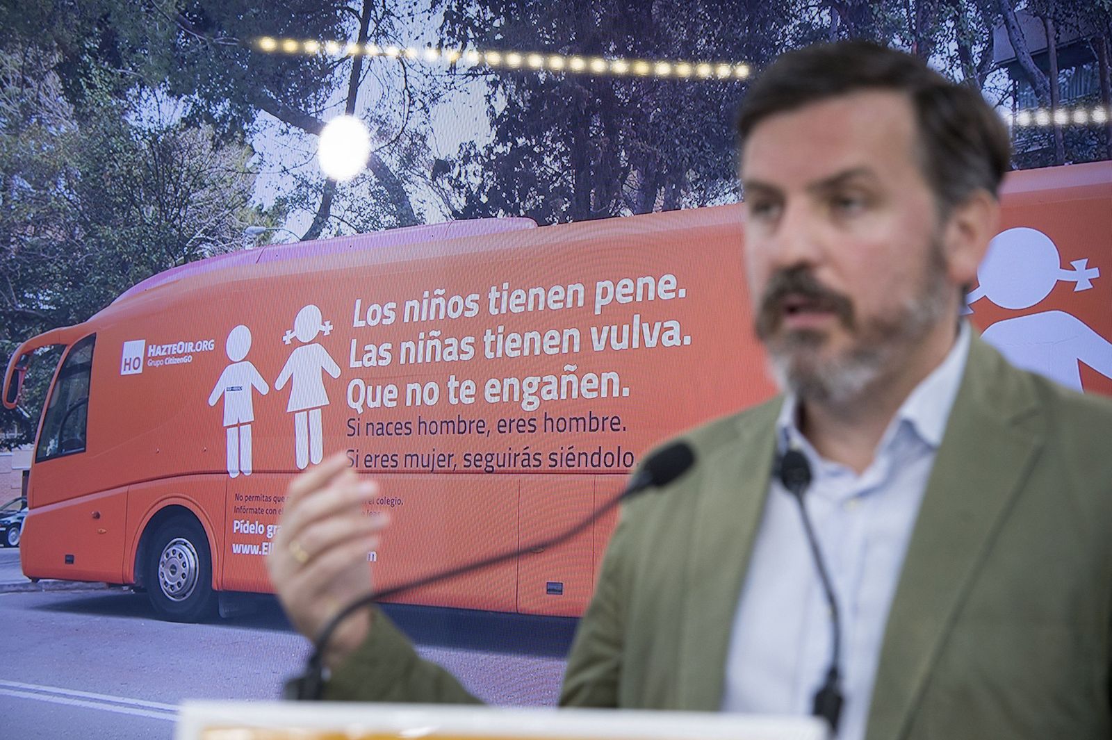 El presidente de Hazte Oir, Ignacio Arsuaga, presenta la segunda etapa del autobús homófobo.