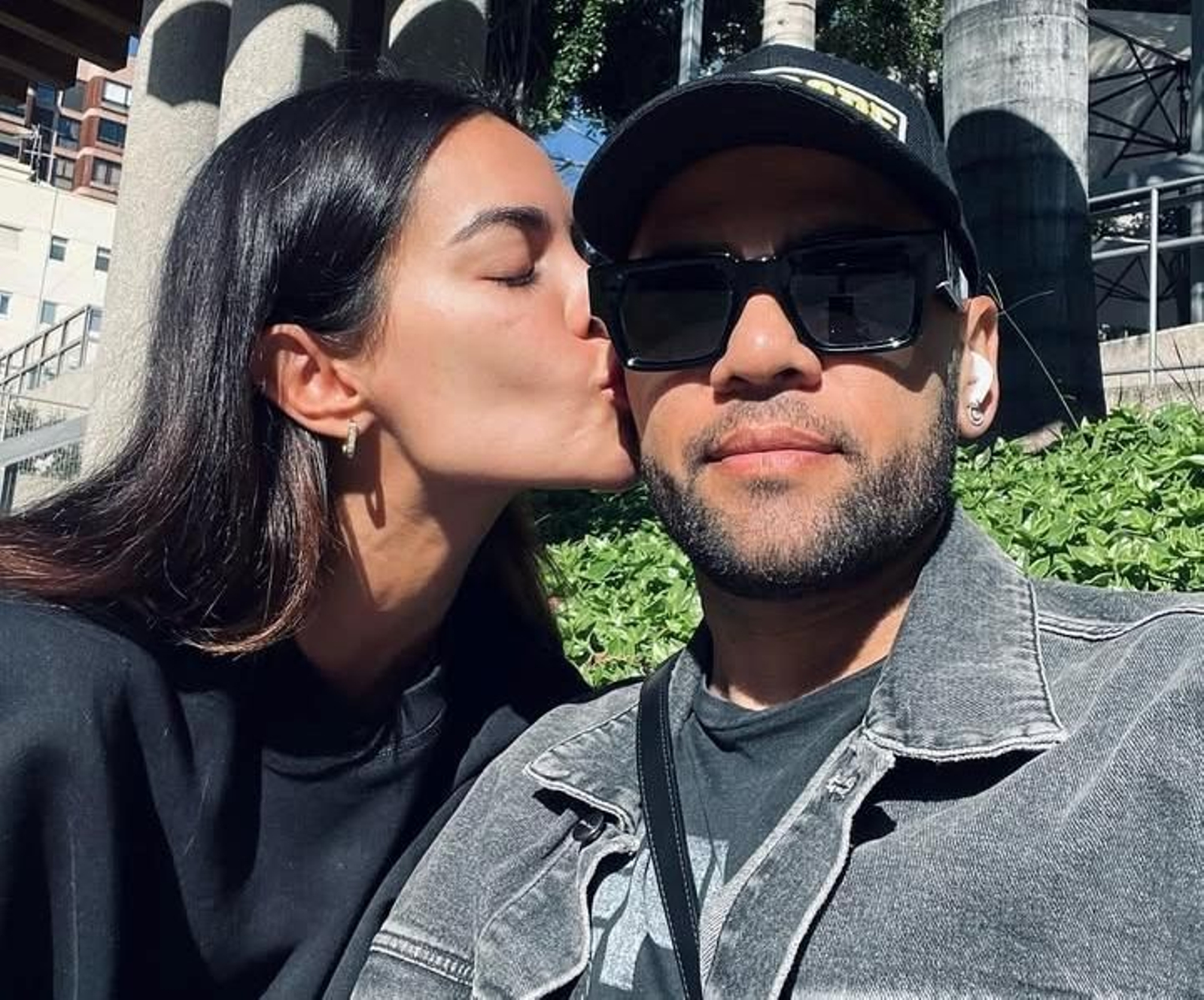 Dani Alves y Joana Sanz han dado la bienvenida a su primer hijo en común.