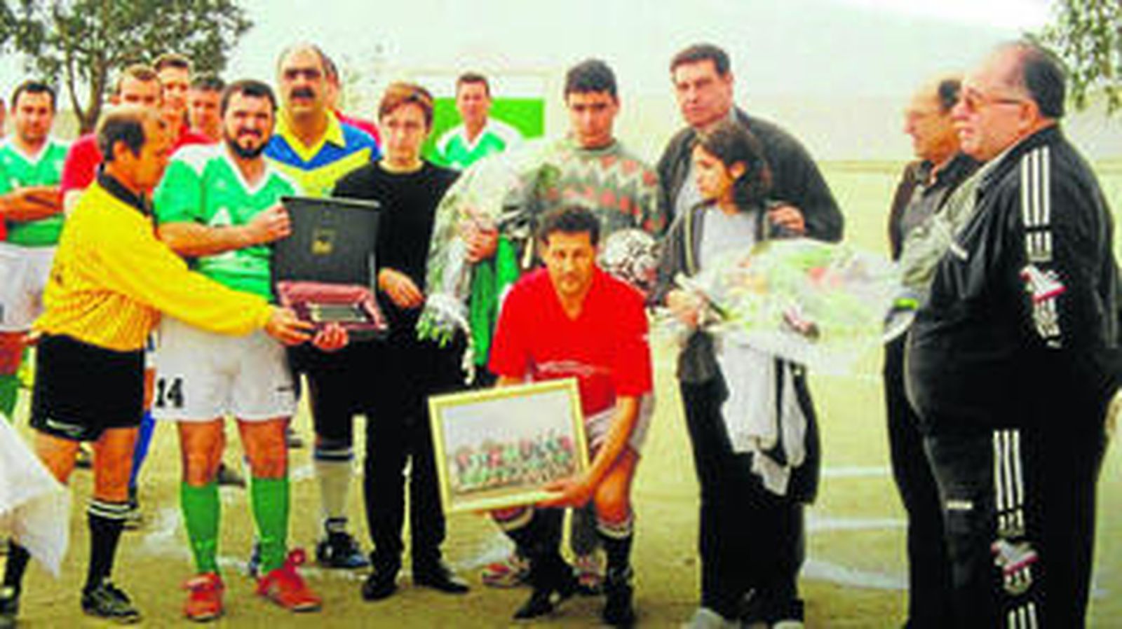 Una vieja foto de un memorial de veteranos en la que se puede apreciar a Jesús Verdejo.