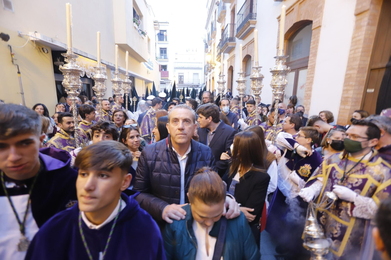 Imágenes de la estación de penitencia de la Hermandad de La Esperanza de Huelva