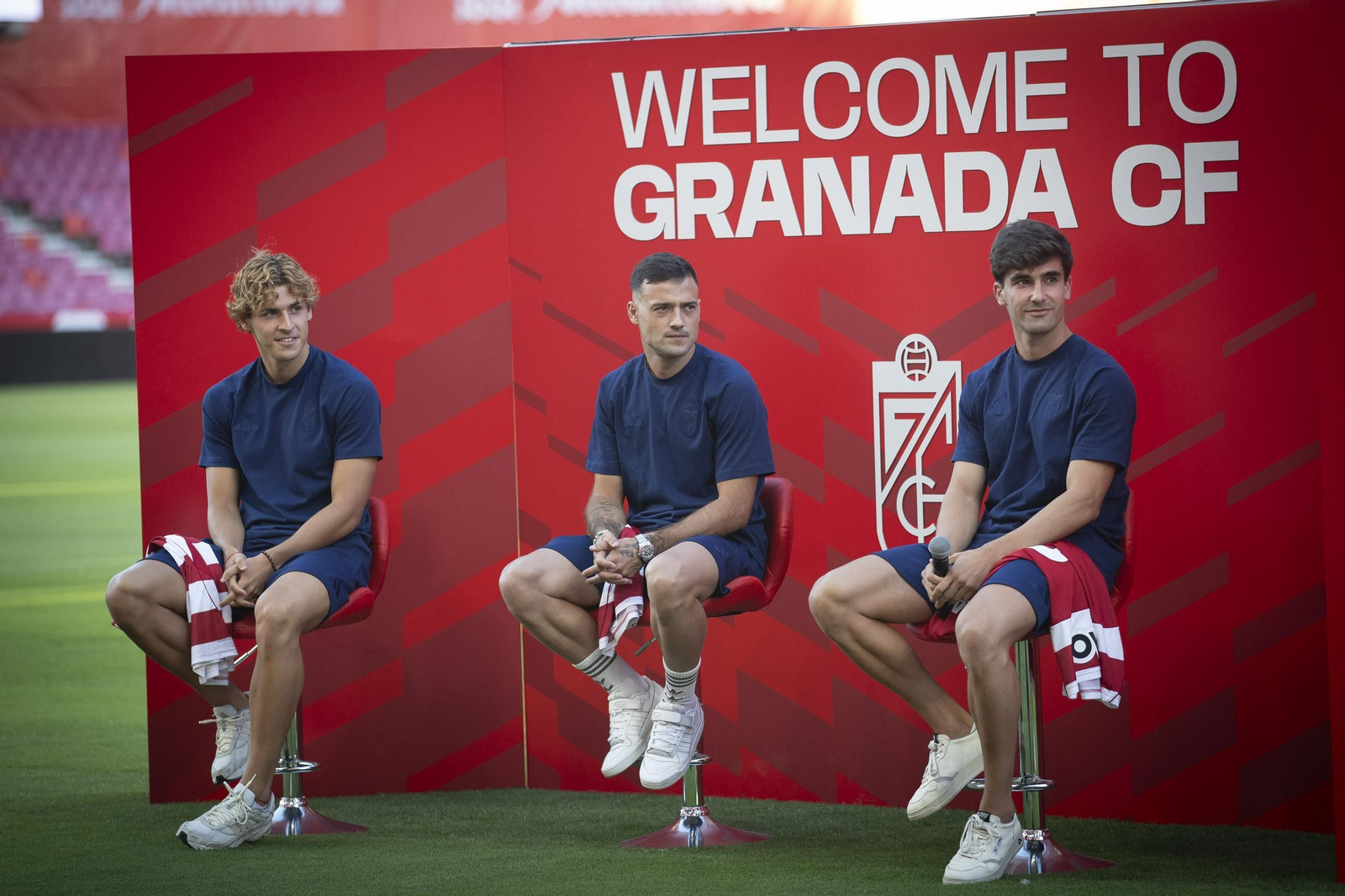 La presentación de los jugadores del Granada CF en imágenes