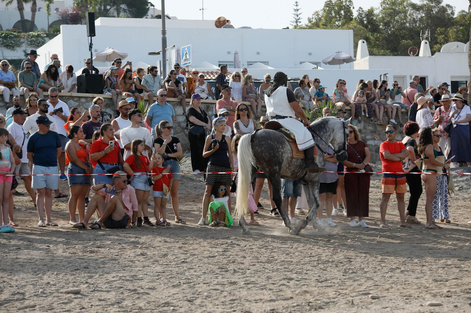 La carrera de cintas y la exhibición de caballos de los Moros y Cristianos de Mojácar, en imágenes
