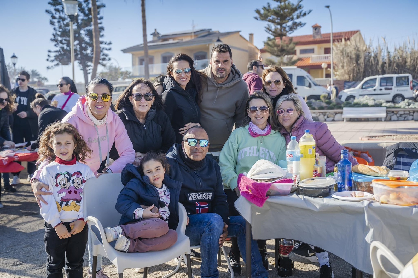 Miles de personas despiden el año 2024 en Las Moragas de Roquetas, en imágenes