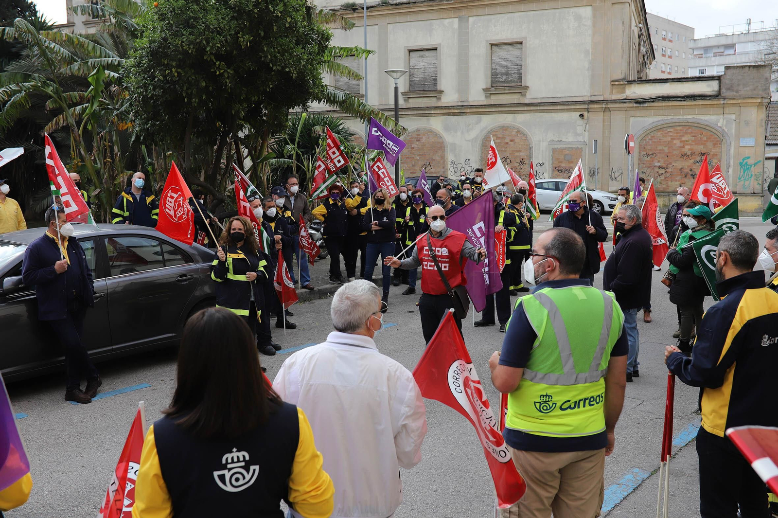 Un instante de la protesta de Correos celebrada este lunes.