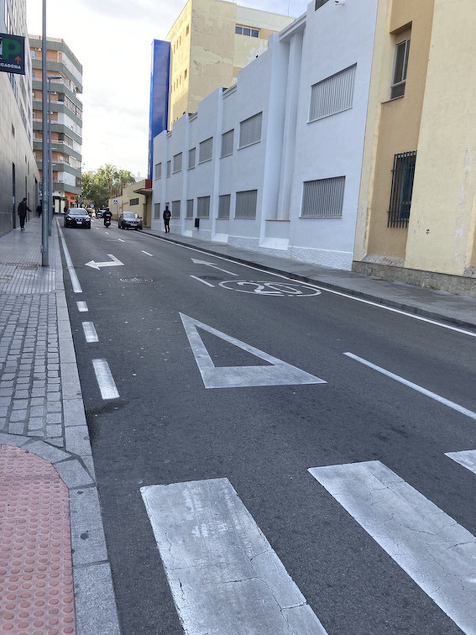 Así son los complicados accesos a los colegios de Cádiz